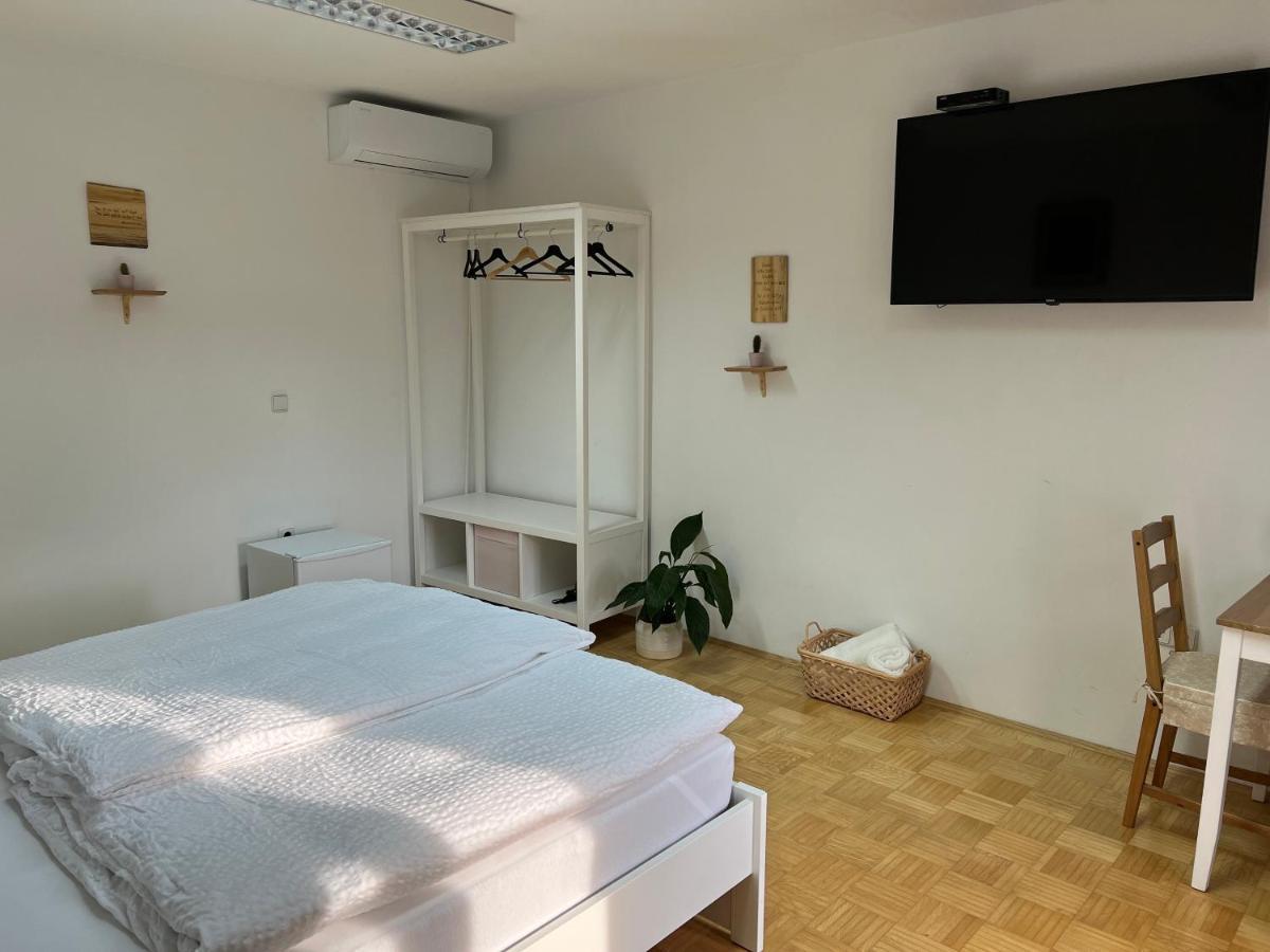 Sobe Prostija Apartment Ptuj Exterior photo